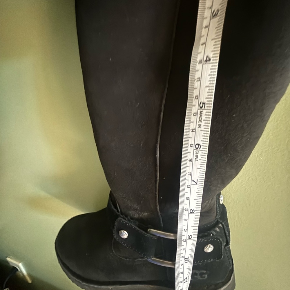 UGG Boots - Picture 6 of 7
